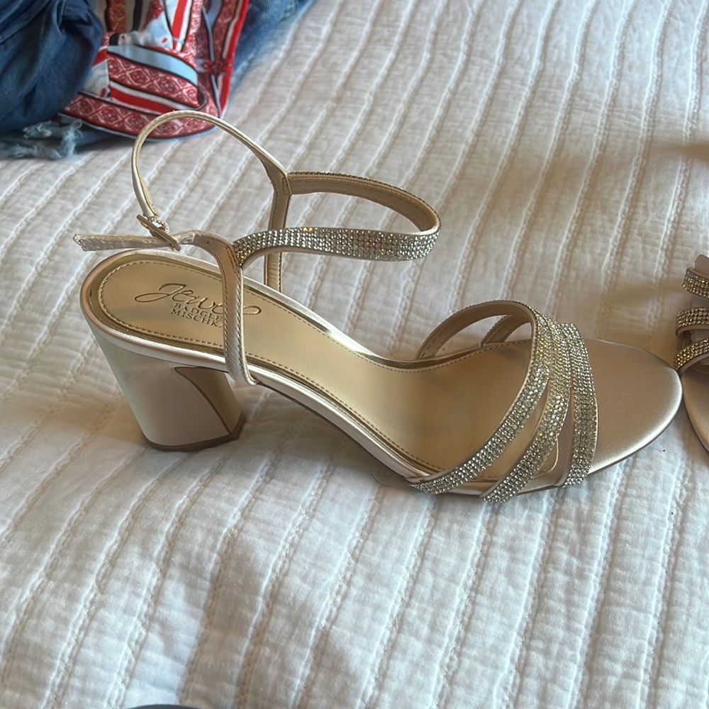 Never worn nude heel